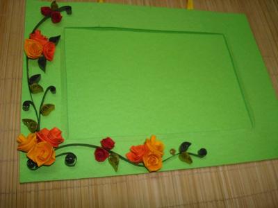 How to Frame a Picture With Construction Paper